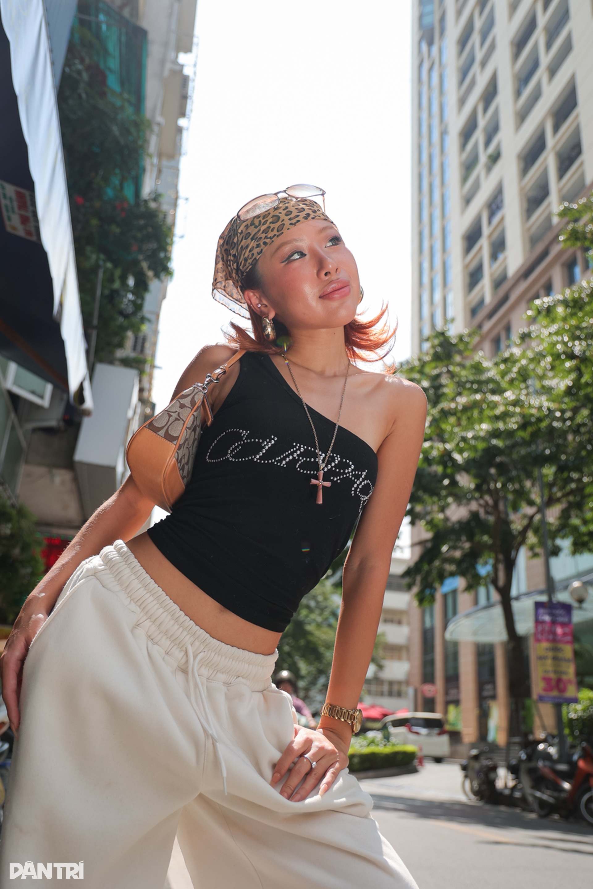 Phối đồ theo phong cách gái phố vừa sành điệu, vừa khoẻ khoắn - 6 Phối đồ theo phong cách gái phố vừa sành điệu, vừa khoẻ khoắn - 6