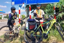 Cậu bé 13 tuổi đạp xe 1.200km, gây quỹ xây nhà vệ sinh cho trẻ vùng cao