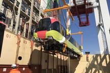 Cận cảnh đoàn tàu Nhổn - ga Hà Nội rời cảng Pháp về Việt Nam