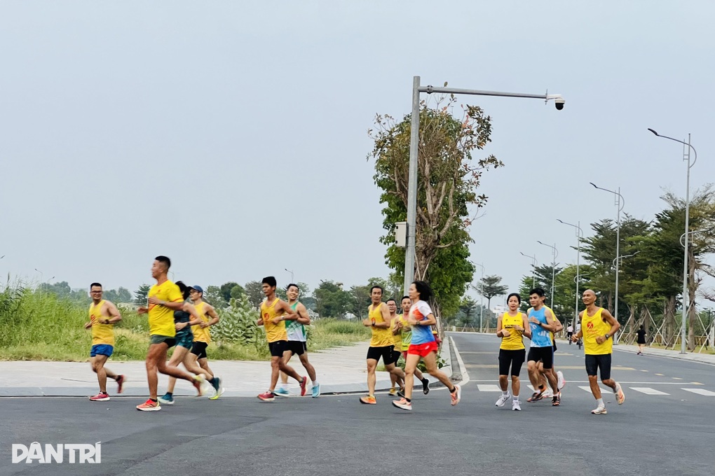 Nhiều người tố bị vỗ mông, đánh vào đầu khi chạy bộ sớm ở TPHCM - 4 Nhiều người tố bị vỗ mông, đánh vào đầu khi chạy bộ sớm ở TPHCM - 4
