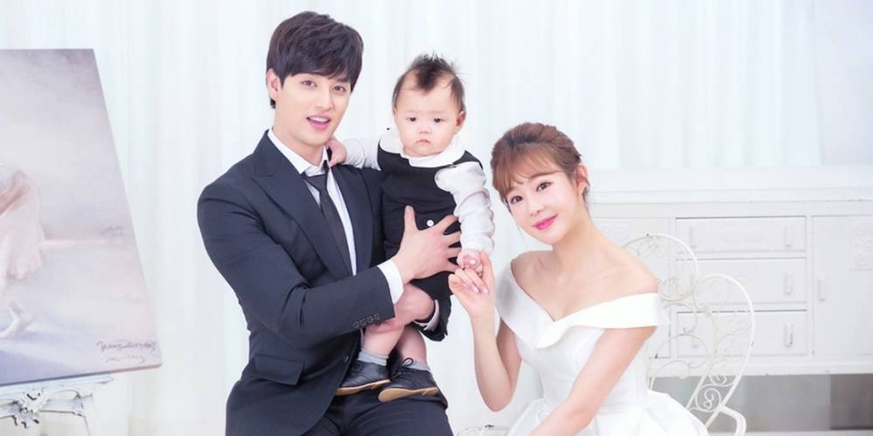 Nam thần tượng xứ Hàn bị vợ hơn 11 tuổi tố lừa gạt, phụ bạc - 3 Nam thần tượng xứ Hàn bị vợ hơn 11 tuổi tố lừa gạt, phụ bạc - 3