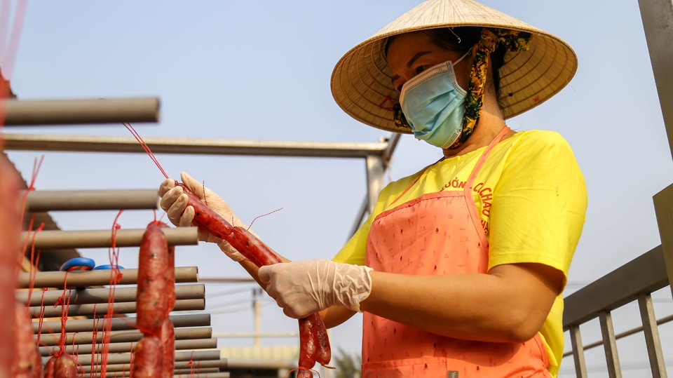 Bán cả chục tấn lạp xưởng mùa Tết, thu lợi hơn 1 tỷ đồng - 9 Bán cả chục tấn lạp xưởng mùa Tết, thu lợi hơn 1 tỷ đồng - 9