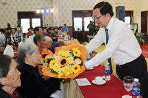 Bình Định chăm lo cuộc sống của 180.000 người có công với cách mạng