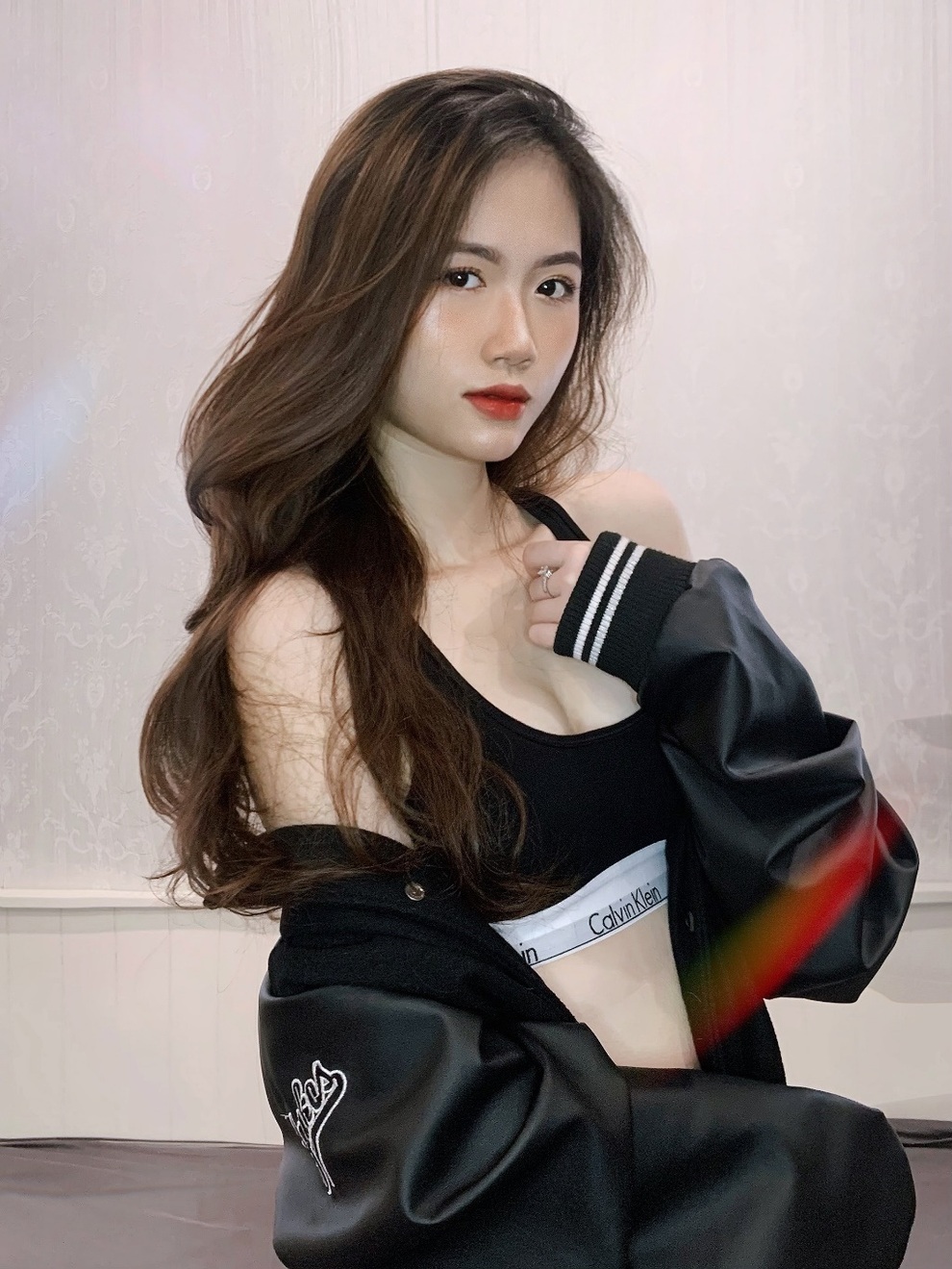 Hot girl 2K rũ bỏ nét thơ ngây, lột xác gợi cảm hút hồn - 9 Hot girl 2K rũ bỏ nét thơ ngây, lột xác gợi cảm hút hồn - 9