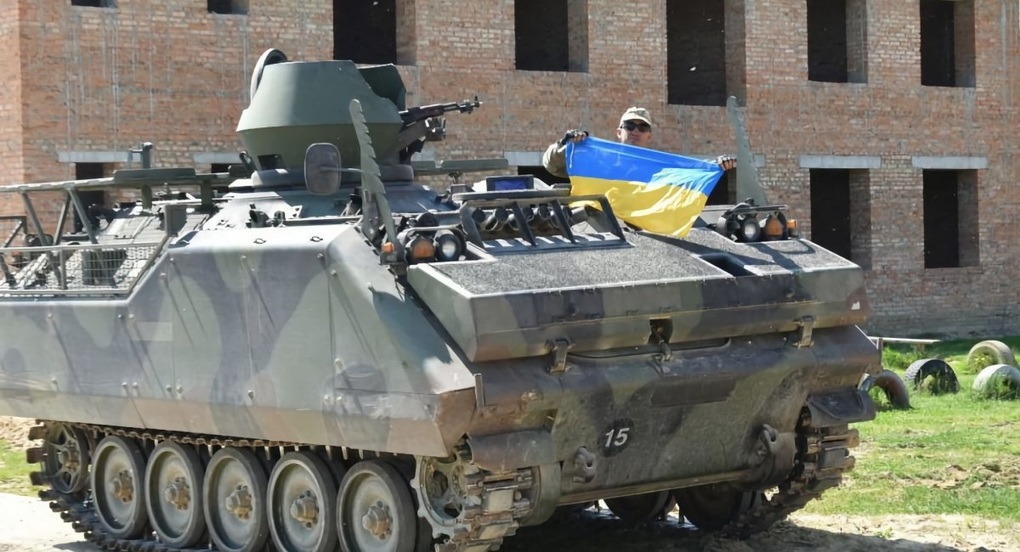 Xe bọc thép được nước ngoài viện trợ ồ ạt chuyển đến Ukraine - 3 Xe bọc thép được nước ngoài viện trợ ồ ạt chuyển đến Ukraine - 3