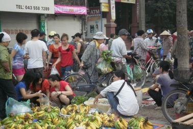 Thâm nhập “thế giới ngầm” ở chợ đầu mối ven đô