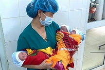 Hy hữu sản phụ 21 tuổi sinh ba bé trai cùng trứng