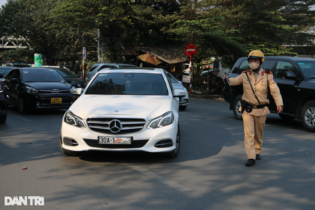 Cảnh sát giao thông Hà Nội quyết liệt xử lý tài xế ma men - 8