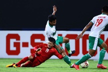 Indonesia liên tục triệt hạ cầu thủ Việt Nam, biến trận đấu thành võ đài