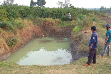 Tắm ao, 2 trẻ nhỏ chết đuối, 1 nguy kịch