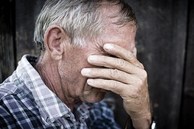 Cha sắp qua đời muốn nhận lại con riêng, tôi sợ mẹ mới không qua khỏi