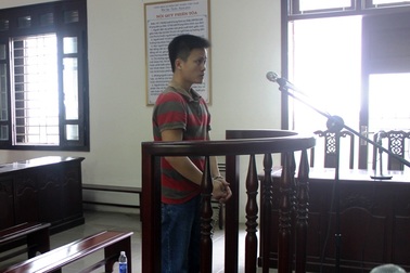 Mâu thuẫn, dùng dao chém chết bạn thân