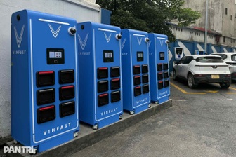 Cấm sạc xe máy điện trong chung cư: Có nhiều giải pháp thay thế