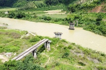 Cây cầu bị lãng quên 23 năm: Hai tỉnh vẫn tranh luận "giữ hay bỏ"