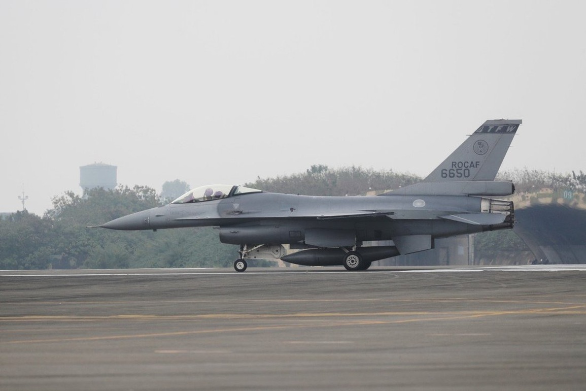 Tiêm kích F-16 của Đài Loan mất tích trên biển - 1 Tiêm kích F-16 của Đài Loan mất tích trên biển - 1