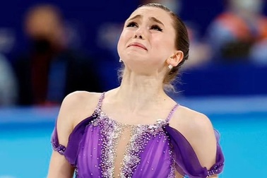 "Thiên thần nước Nga" khóc nức nở khi thi đấu ở Olympic