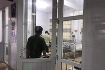 Tường gạch sập, đè 4 trẻ nhỏ, cháu bé 8 tháng tuổi tử vong