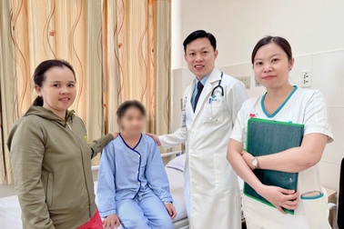 45 phút cứu bé gái tim bẩm sinh, tránh mổ hở