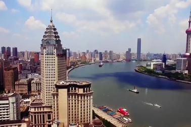 Alessandra Ambrosio và tượng sáp bản sao