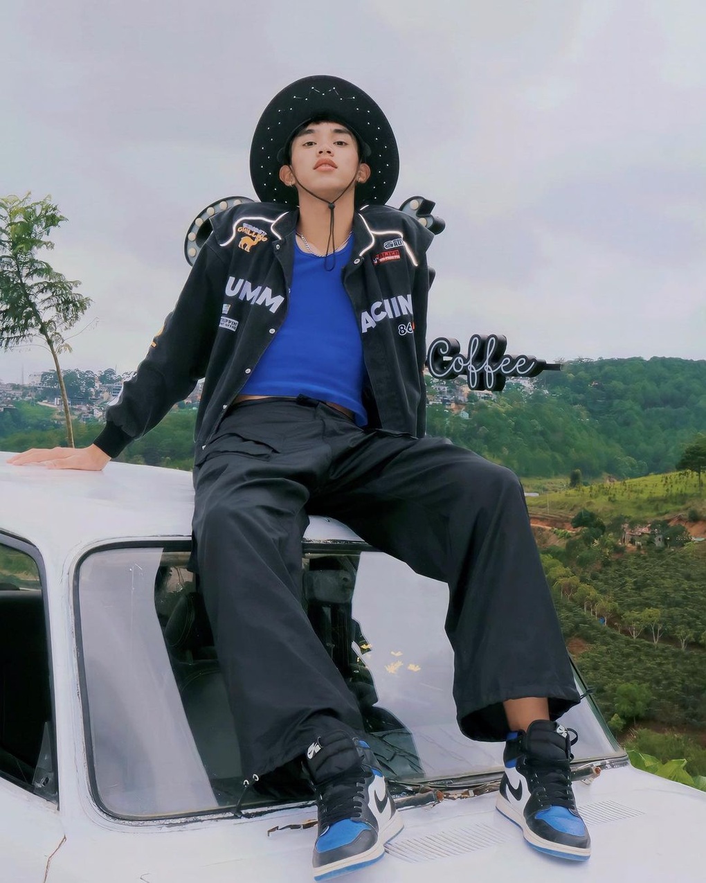 Chàng trai cao gần 2m gây sốt khi nhảy giao lưu hút 48 triệu lượt xem - 5 Chàng trai cao gần 2m gây sốt khi nhảy giao lưu hút 48 triệu lượt xem - 5