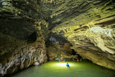 Victor Vũ – Đinh Ngọc Diệp mê mẩn khi khám phá vẻ đẹp Tú Làn