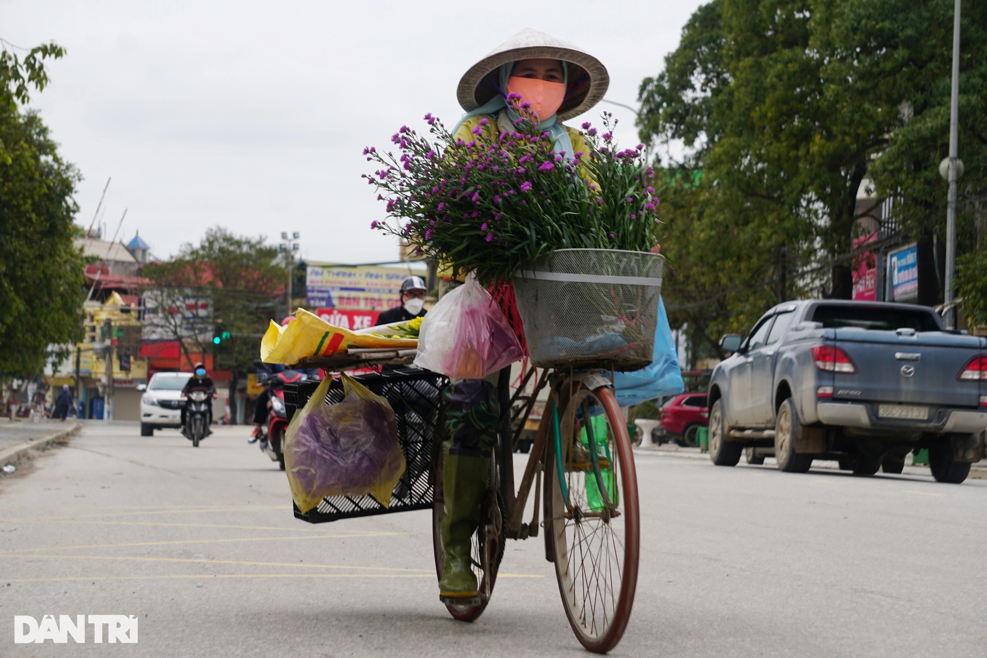 Người lao động chật vật mưu sinh trong giá lạnh thấu xương - 1 Người lao động chật vật mưu sinh trong giá lạnh thấu xương - 1