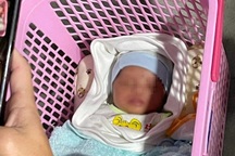Bé gái 10 ngày tuổi bị bỏ trước cửa quán bi a giữa đêm lạnh