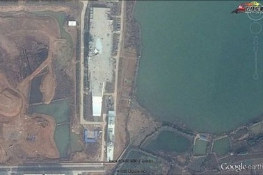 Trung Quốc bị phát hiện đang đóng "tàu sân bay khủng"