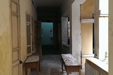 Hà Nội: Nhiều học sinh lớp 12 nhập viện do bị mảng vữa trần rơi trúng đầu