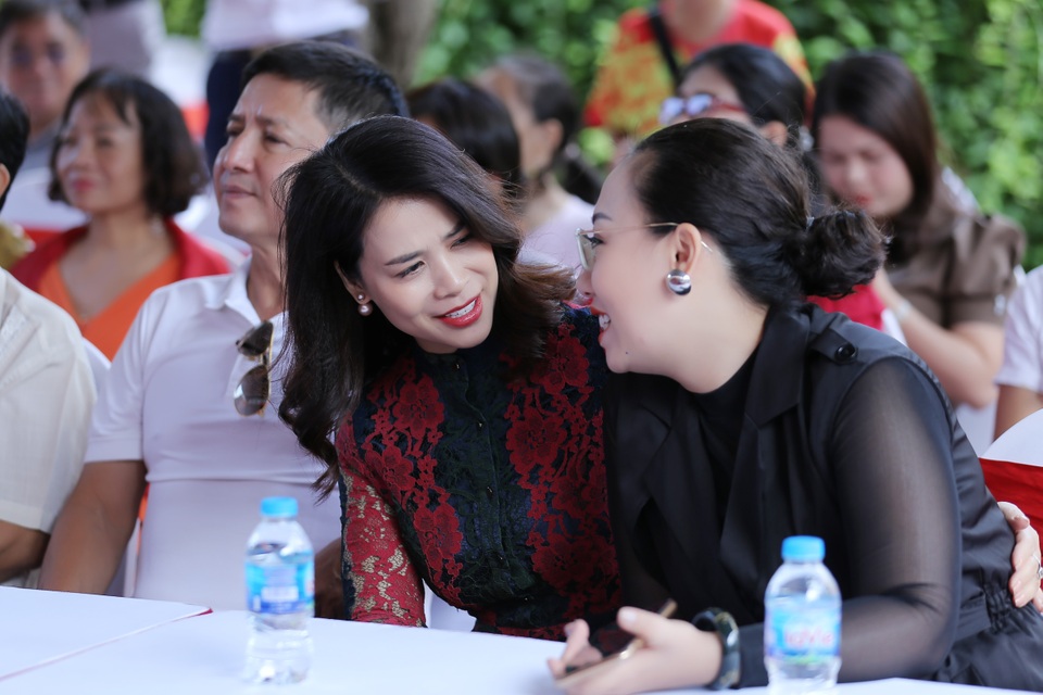 “Táo giao thông” Chí Trung tình tứ sánh đôi cùng bạn gái kém 17 tuổi - 5 “Táo giao thông” Chí Trung tình tứ sánh đôi cùng bạn gái kém 17 tuổi - 5