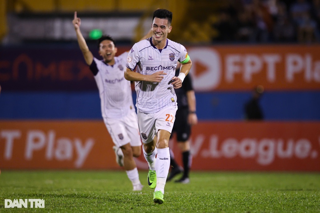 Những tiền đạo Việt Nam đoạt danh hiệu Vua phá lưới trong lịch sử V-League - 3 Những tiền đạo Việt Nam đoạt danh hiệu Vua phá lưới trong lịch sử V-League - 3