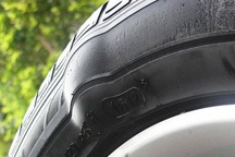 Lốp "chửa" có thể gây nguy hiểm đến tính mạng nếu không kịp thời khắc phục