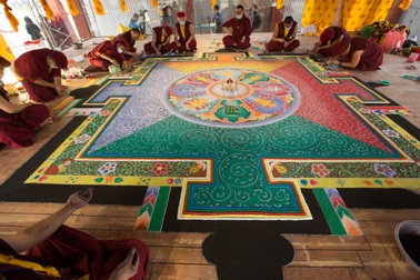 Tranh Mandala Phật Quan Âm bằng ngọc đá quý lập kỷ lục Việt Nam