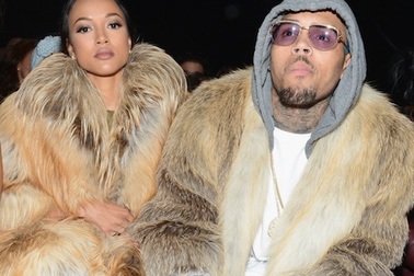 Chris Brown bị cách ly vì dọa giết tình cũ