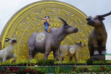 Ngắm biểu tượng linh vật "Gia đình Trâu sum vầy hạnh phúc" đón Tết Tân Sửu