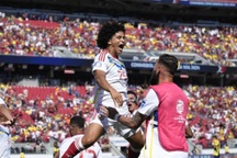 Chơi thiếu người, Ecuador thua ngược Venezuela ở Copa America