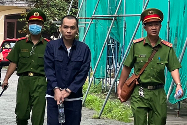 Nhiều người leo tường trốn khỏi "động" mua bán người