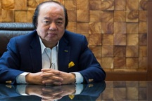 Đại gia sinh ra trong gia đình nghèo và "món quà khủng" cho sinh viên