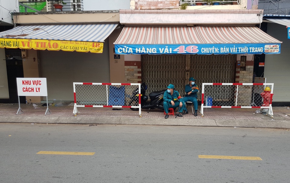 TPHCM phong tỏa 4 nhà dân có người nghi nhiễm Covid-19 - 1 TPHCM phong tỏa 4 nhà dân có người nghi nhiễm Covid-19 - 1