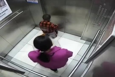 Clip tai nạn bất ngờ với trẻ nhỏ và lời cảnh báo cho các bậc phụ huynh