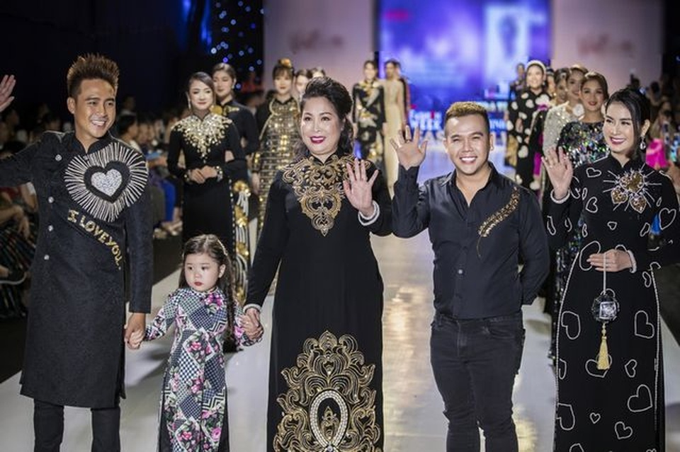 “Phải đồng lòng bảo hộ áo dài Việt”! - 12