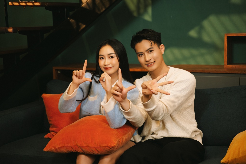 Top 4 Sao Mai Quỳnh Thi biến hóa với vũ điệu disco - 2 Top 4 Sao Mai Quỳnh Thi biến hóa với vũ điệu disco - 2