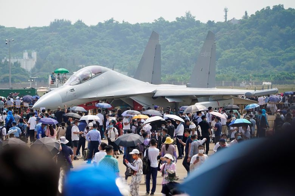 Trung Quốc khoe vũ khí nội địa trong triển lãm hàng không - 7 Trung Quốc khoe vũ khí nội địa trong triển lãm hàng không - 7