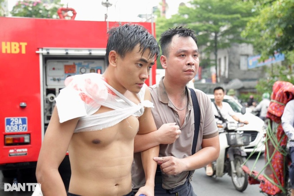 Lời kể của các nhân chứng vụ cháy nhà 3 người tử vong ở Hà Nội - 7 Lời kể của các nhân chứng vụ cháy nhà 3 người tử vong ở Hà Nội - 7