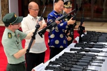 Trung Quốc lại cho không Philippines 3.000 khẩu súng