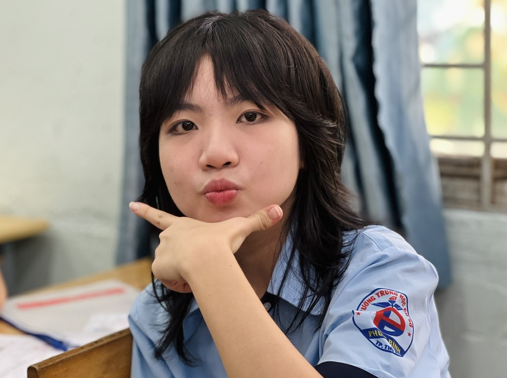 Đi thi trúng phòng toàn con trai, nữ sinh cười: “Sau tha hồ chọn người yêu” - 2 Đi thi trúng phòng toàn con trai, nữ sinh cười: “Sau tha hồ chọn người yêu” - 2