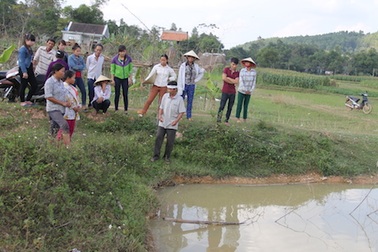 Hai anh em sinh đôi chết đuối ở ao cá