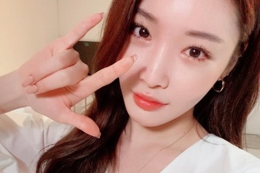 Chung Ha, IU tự cách ly tại nhà do dịch Covid-19