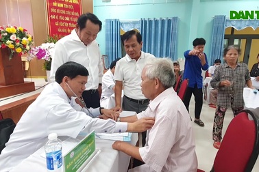 500 người có công cách mạng, người nghèo được khám bệnh, phát thuốc