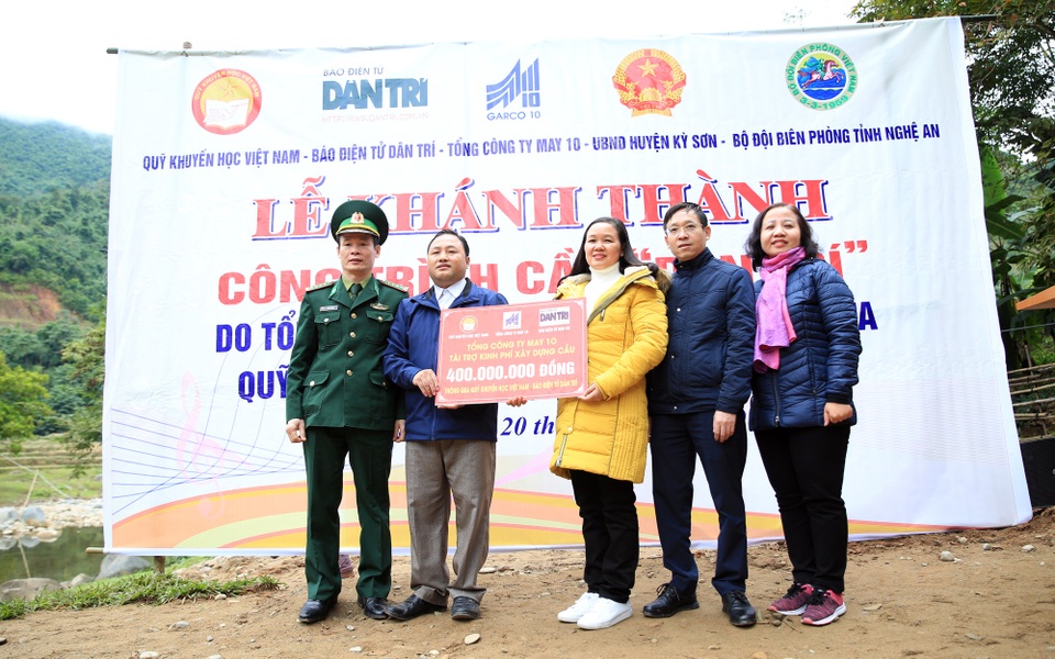 Khánh thành cầu Dân trí: Hết cảnh người dân đánh đu với tử thần qua suối - 14 Khánh thành cầu Dân trí: Hết cảnh người dân đánh đu với tử thần qua suối - 14